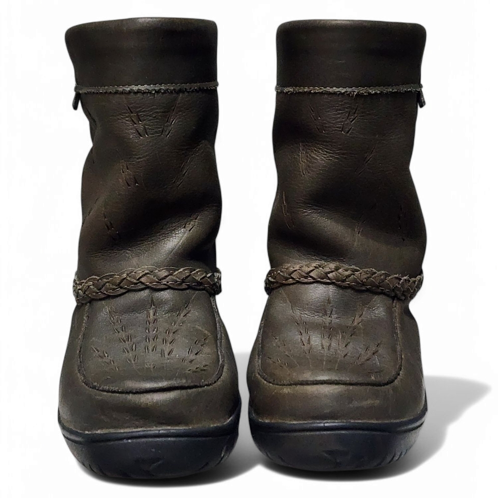 Women's Manitobah Mukluks. Half Tamarack, Size 6, In Pewte4